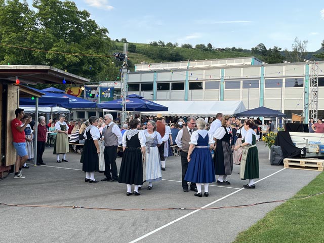 Die Trachtengruppe Oberhof-Wölflinswil bei ihrer Darbietung. Foto: zVg