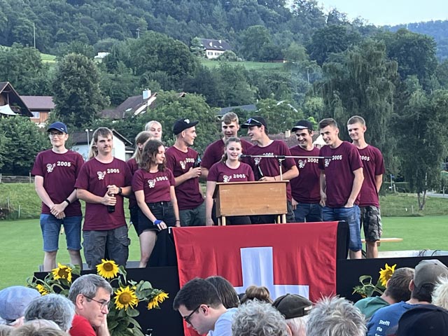 Der Jahrgang 2005 berichtet von den «Feuerbau-Arbeiten». Foto: zVg