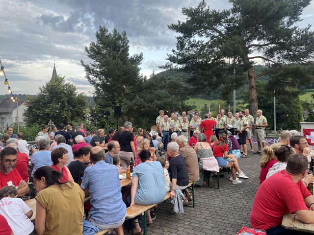 Der Männerchor Sängerbund Wittnau bei seinem Auftritt vor der Festgemeinde. Foto: Lilia Staiger