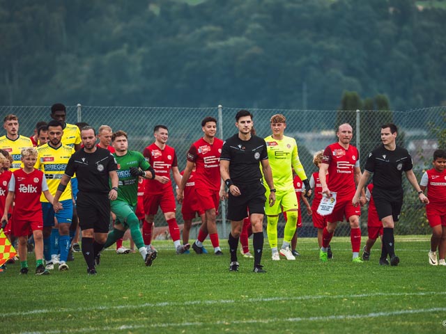 Volksfeststimmung auf dem Sportplatz Bueancher. Über 300 Zuschauer gaben dem Cupspiel einen würdigen Rahmen. Foto: Yannik Kühne