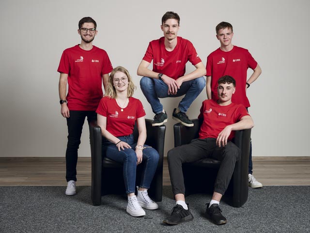 Die fünf Nordwestschweizer: hinten von links: Thomas Veidt, Luk Vogelsang, Melvin Deubelbeiss; vorne von links: Vera Stocker, Edward Booth. Foto: zVg