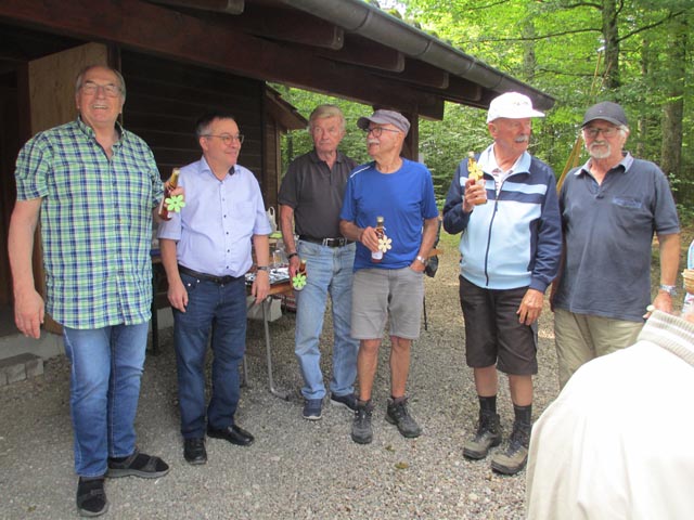 Donnerstags-Wanderer beim Waldpicknick. Foto: zVg