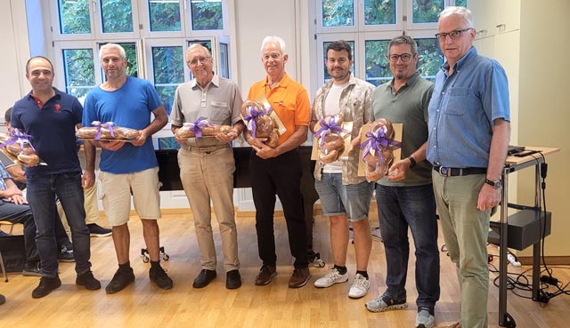 Präsident Markus Amsler (ganz rechts) freut sich über die Verstärkung der Aktivsänger. Foto: zVg