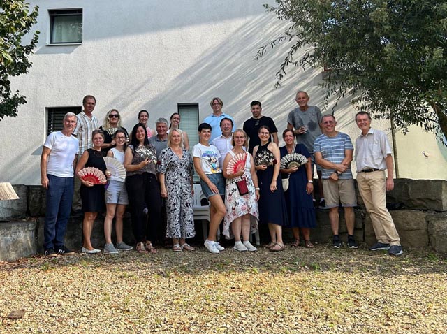 Glücklich über ein gelungenes Fest – ein Teil des grossen Helfer- und Vorbereitungsteams. Foto: zVg