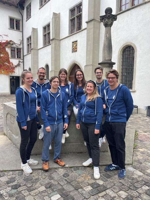 Die Verbandsleitung blickt auf eine erfolgreiche Bundesversammlung zurück. Gio Cettuzzi (zweite Person von links) wurde für sein grosses ehrenamtliches Engagement ver-dankt. Foto: Daniela Dürr