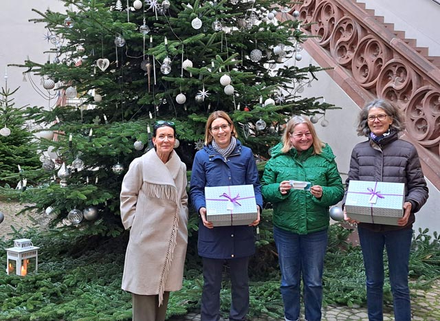 Von links: Béa Bieber, Präsidentin Gesundheitsforum, Eveline Rufle,Tertianum Salmenpark, Jandra-Richner-Vogel, GZF, Sibylle Wanner, Altersheim Lindenstrasse. Foto: zVg