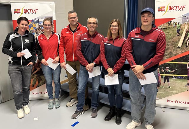 Geehrte Turnfestsieger und Schweizermeister im Steinstossen. Foto: zVg