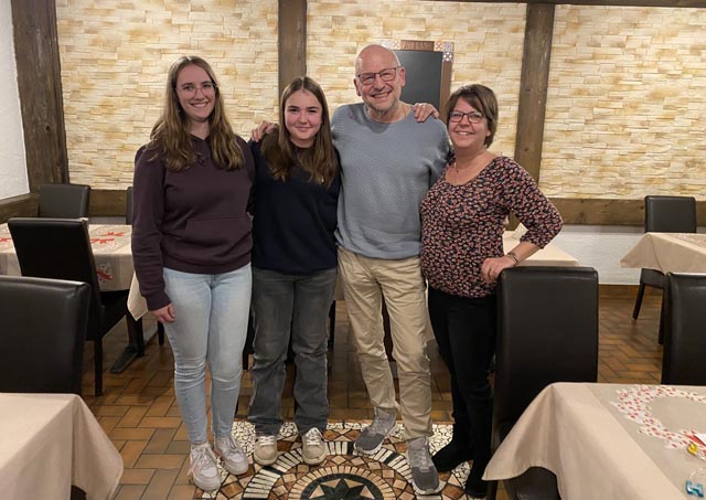 eumitglieder mit Dirigent: Irina Mathis, Levina Bär, Markus Würsch und Eveline Stocker. Foto: zVg