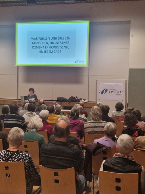 Demenzparcours und Referate stiessen auf grosses Interesse. Foto: zVg