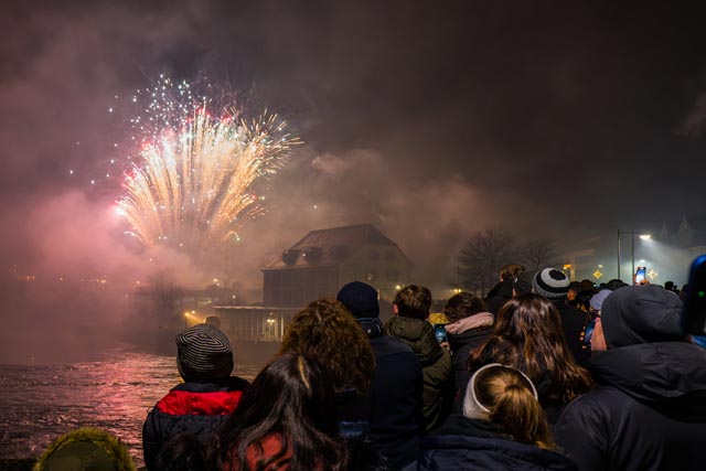 Die beiden Rheinfelden feiern den Jahreswechsel wieder gemeinsam, unter anderem mit einem siebenminütigen Feuerwerk. Foto: zVg