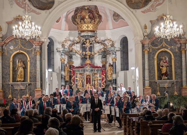 Musikgesellschaft Frick: Neuer Dirigent begeistert bei Konzerten zum Advent