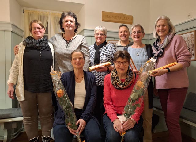 Jubilarinnen mit Neumitgliedern und Siegerinnen der Jahresmeisterschaft. Auf dem Bild fehlen zwei Neumitglieder. Foto: zVg