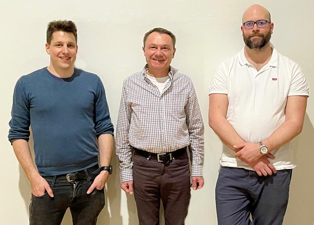 Bild (v.l.): Dario Grenacher, neues Vorstandsmitglied, Reto Borer, neuer Dirigent, und Michael Eder, Neumitglied. Foto: zVg