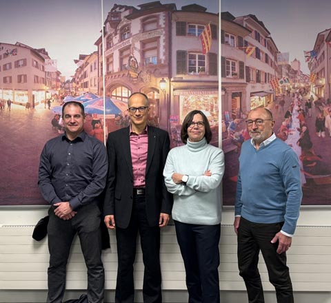 Stadtrat Dominik Burkhardt (2. von links) flankiert von Präsidentin Martina Stricker und den Vorstandskollegen Alexander Huber (links) und Christian Müller (rechts). Foto: zVg