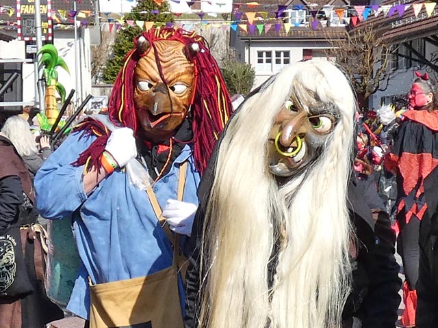Haldejoggeli mit einer Burgdorfhexe. Foto: Jörg Wägli