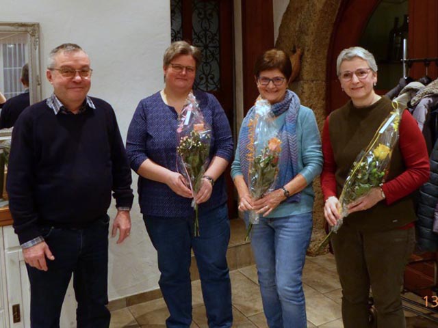 Begrüssung von drei neuen Vorstandsmitgliedern. Foto: zVg
