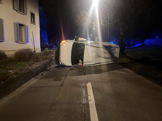 Lenzburg: Totalschaden durch Selbstunfall