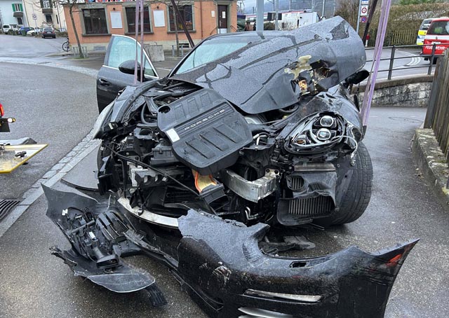 Wettingen: Mit entwendetem Auto verunfallt