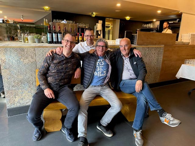 Dani Häsler mit der Geschäftsleitung der R. Häsler AG. Foto: zVg