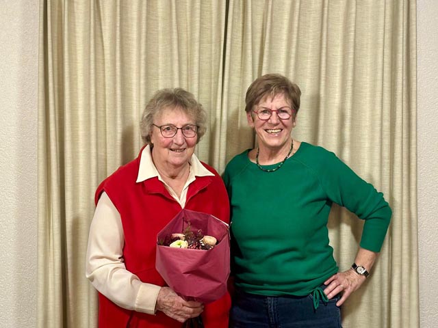 Die Jubilarin Heidi Fahrni und Herta Bernert, Präsidentin. Foto: zVg