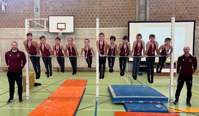 Tolle Mannschaftsleitung der Sulzer K3-Geräteturner. Foto: zVg