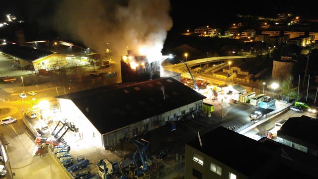 Sissach BL: Brandfall in Entsorgungsfirma erfordert Feuerwehreinsatz