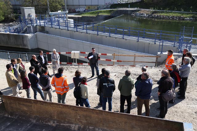 IWB und Tiefbauamt BS feiern mit Gästen die Inbetriebnahme der Fischtreppe beim Kraftwerk Neuewelt. Redner: Kenneth Suter, Gesamtprojektleiter, Tiefbauamt BS. Foto: Christian Roth