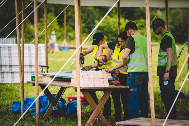 Der Aufbau für das nationale Pfingstlager ist in vollem Gange. Foto: Alain Sethmacher  