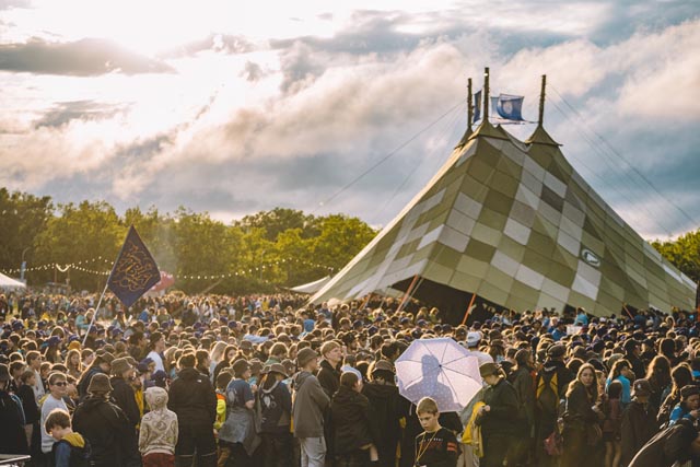Rund 10'000 Kinder und Jugendliche geniessen das Pfingstlanger. Foto: Alain Sethmacher