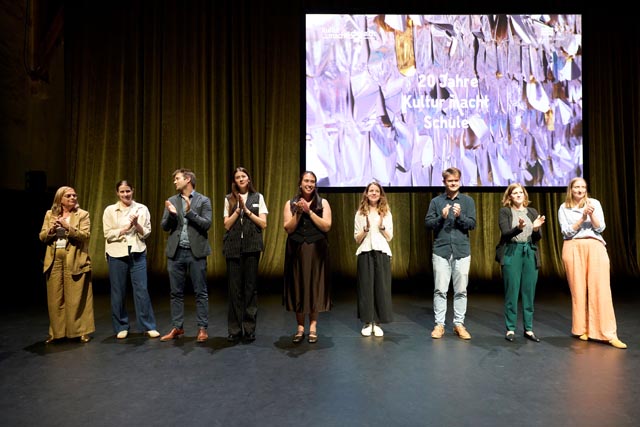 Das Team der Fachstelle Kulturvermittlung: Gunhild Hamer (Leitung), Rhea Hächler, Lukas Renckly-Ekici, Maja Škrkić, Marlene Picardi, Laura Heinze, Lorenz Hegi, Monika Huber, Jeanine Burkard. Foto: © Donovan Wyrsch