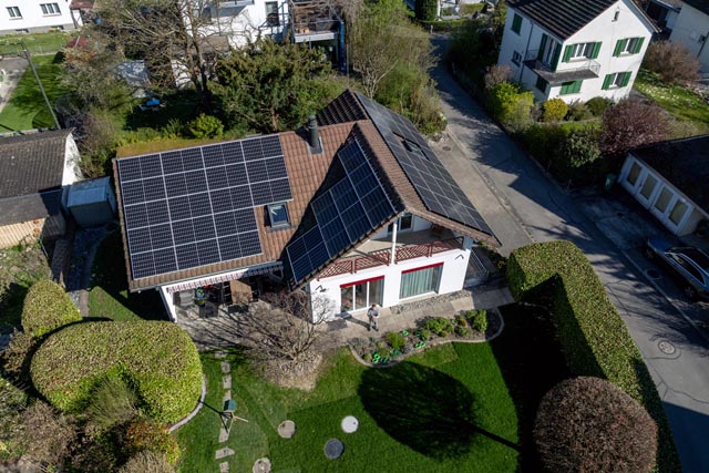 Die AEW lancieren ein neues Zusatzprodukt mit attraktiver Entschädigung für Solarstrom-Produzenten. Foto: zVg