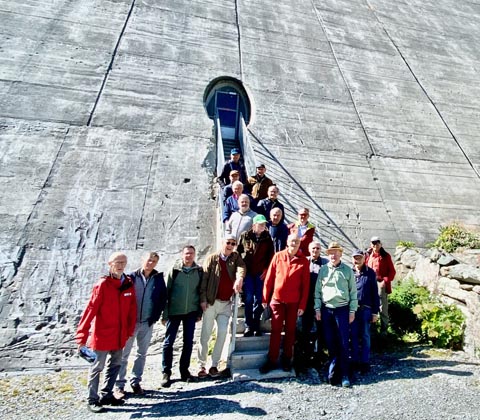 Die Mitglieder des Männerchors Rheinfelden besichtigten die Staumauer. Foto: zVg