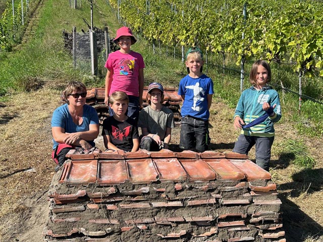 Der Jugendclub Pirol baute Ziegelburgen. Foto: Benno Zimmermann