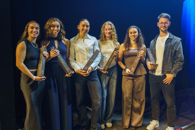 Fabienne Hoenke (4. von links) gewinnt mit der 4x100m U23-Staffel den Swiss Athletics Award als Team des Jahres. Foto: athletix.ch