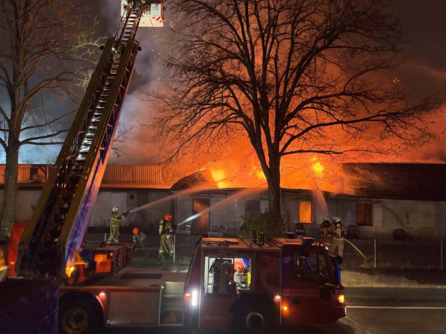 In Döttingen brach im Gebäude einer ehemaligen Schreinerei ein Brand aus.