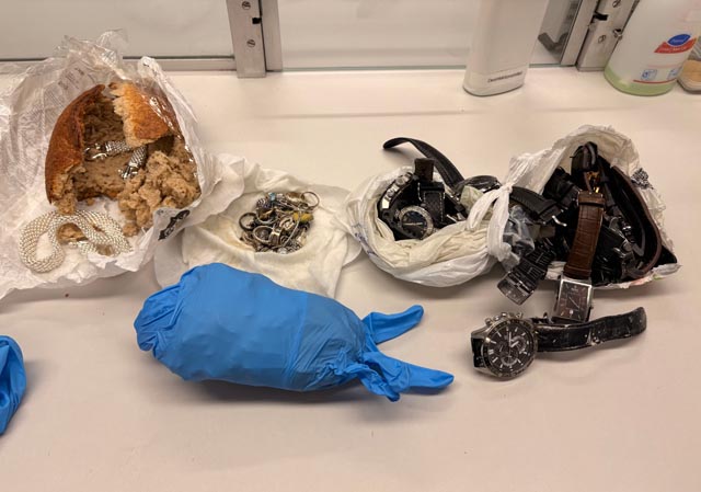 Teile des Diebesgutes waren in einem Brotlaib versteckt.