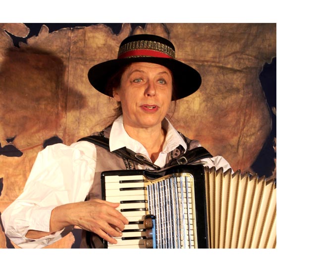 Denise Racine erzählt ein musikalisches Märchen.