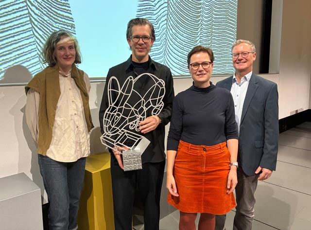 Von links: Katrin Oechslin Farbgestaltung, Markus Schietsch Architekt, Alda Breitenmoser AVS-Amtsleiterin, Reto Baumann Sektionsleiter Projektmanagement IMAG. Foto: Copyright Kanton Aargau