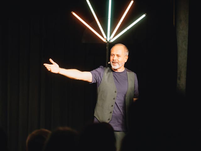 War lange im Voraus ausverkauft: die Show von Zauberer und Komiker Michel Gammenthaler Anfang November. Foto: zVg