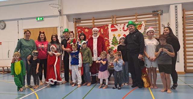 Der Verein UA-DO aus Sisseln bietet einen Kampfsport-Hindernisparcours an.
