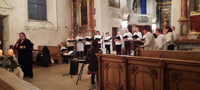 Der Gemischte Chor Staffeleggtal stimmte auf Weihnachten ein.