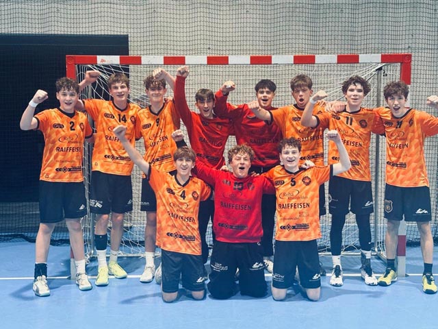 Die MU19 freut sich über den Sieg. Foto: zVg