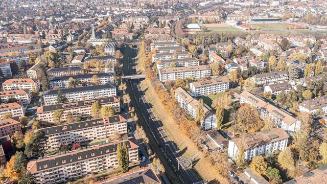 Auf dieser Strecke wird in Basel ein 4-Meter-Korridor eingerichtet. Im Hintergrund das Südportal des Schützenmatttunnels. Foto: © SBB