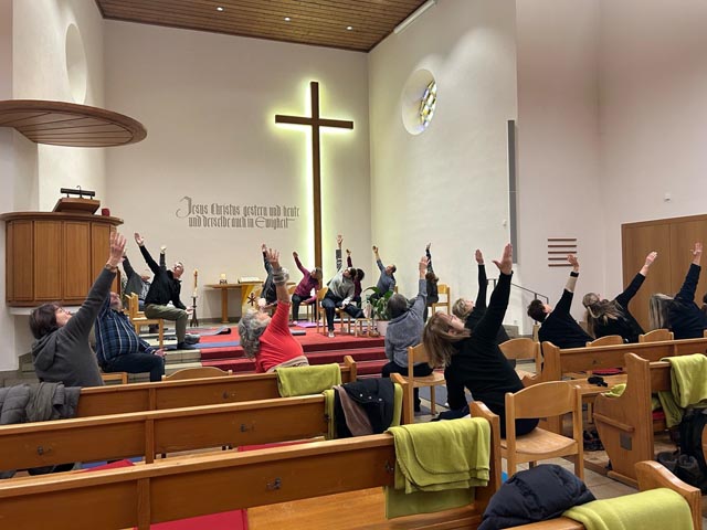 «Mit dem Körper beten» – Yoga-Gottesdienst der Reformierte Kirchgemeinde Möhlin
