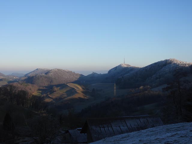 Das Bild zeigt den Blick von der Salhöhe Richtung Wasserflue.