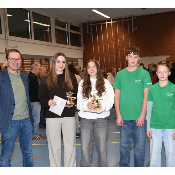 Vizeammann Ralf Dümpelmann, Jessica Acklin, Lina Caruso, Lukas Jeitziner und Yoan Meury (von links). Foto: Jörg Wägli