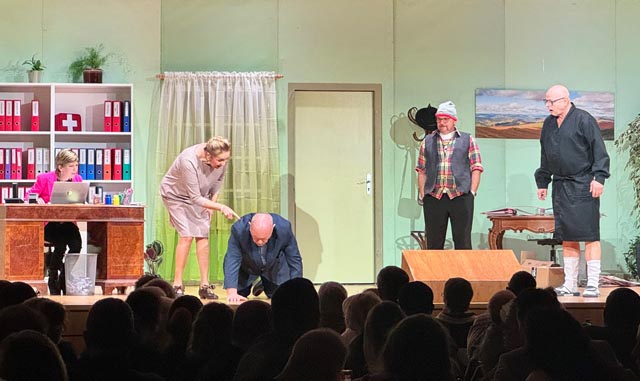 Am vergangenen Wochenende feierte der Theaterverein Stein Premiere des humorvollen Stücks «D Gedächtnislücke». Foto: zVg