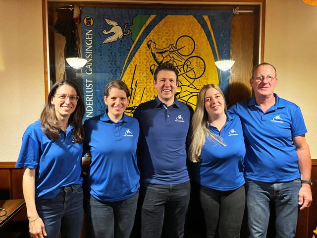 Der neue Vorstand von links: Vanesa Muino (Kassierin), Anita Oeschger (Beisitzerin/Homepage), Ivan Boutellier (Präsident), Jasmin Boutellier (Aktuarin) und Bruno Zimmermann (Sportpräsident). Foto: zVg