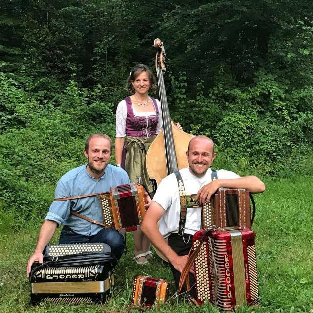 Ende Mai wird das «Trio Tanzboden mit Girls» im «Stadelbach» auftreten. Foto: zVg