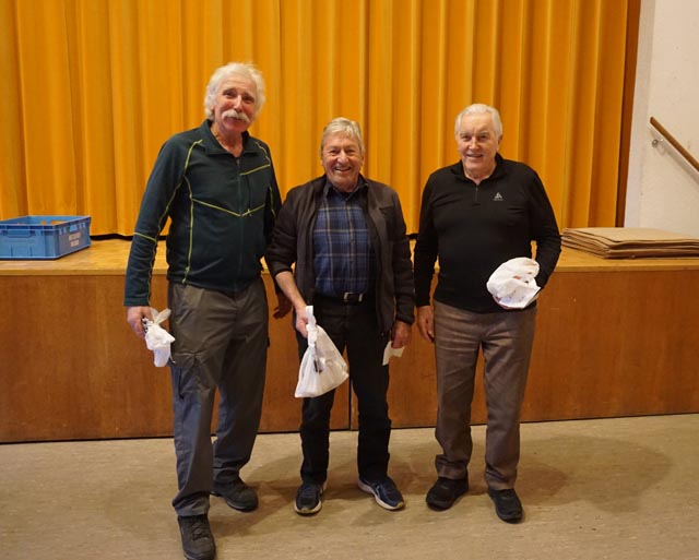 Vierter Werner Fasel aus Gipf-Oberfrick (links), Fünfter Martin Bachofer aus Eiken (rechts) und Sechster Hansruedi Graf aus Zeiningen (mitte). Foto: zVg